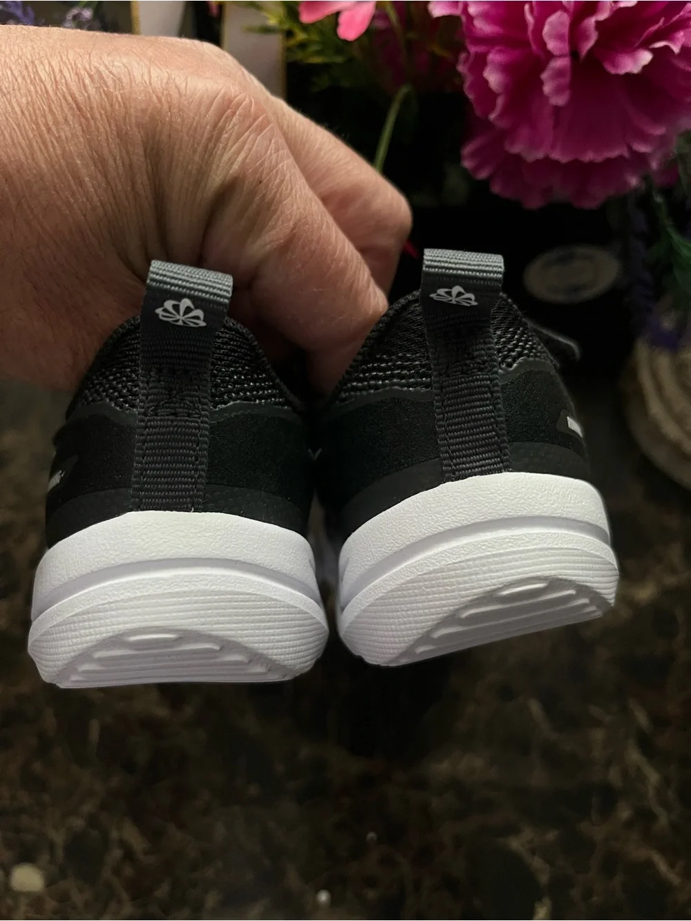Nike Cosmic Runner Athlete/School Shoes Size 8C Unisex Black-White